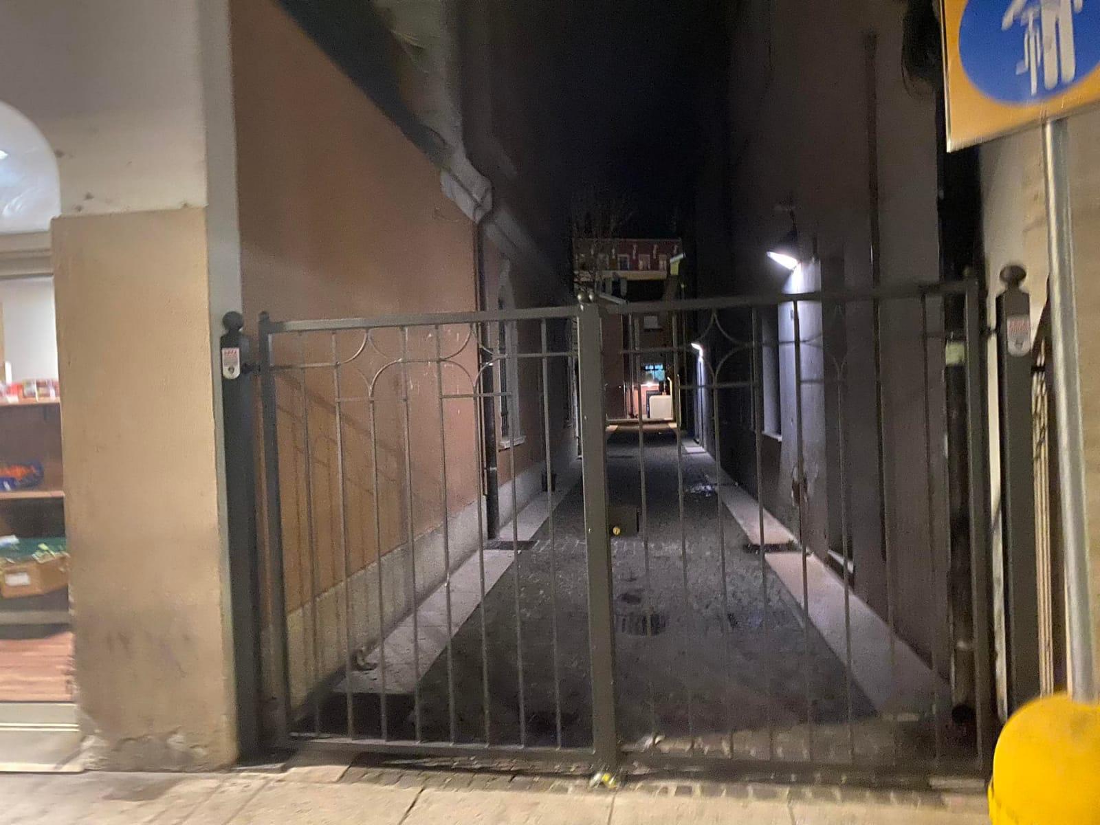 Copertina per A Monfalcone è scontro politico sui cancelli di via Sant'Ambrogio
